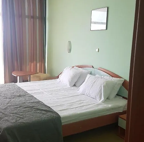 Ξενοδοχείο με διαμερίσματα Golden Sands, Sea View, Front, Private 4*